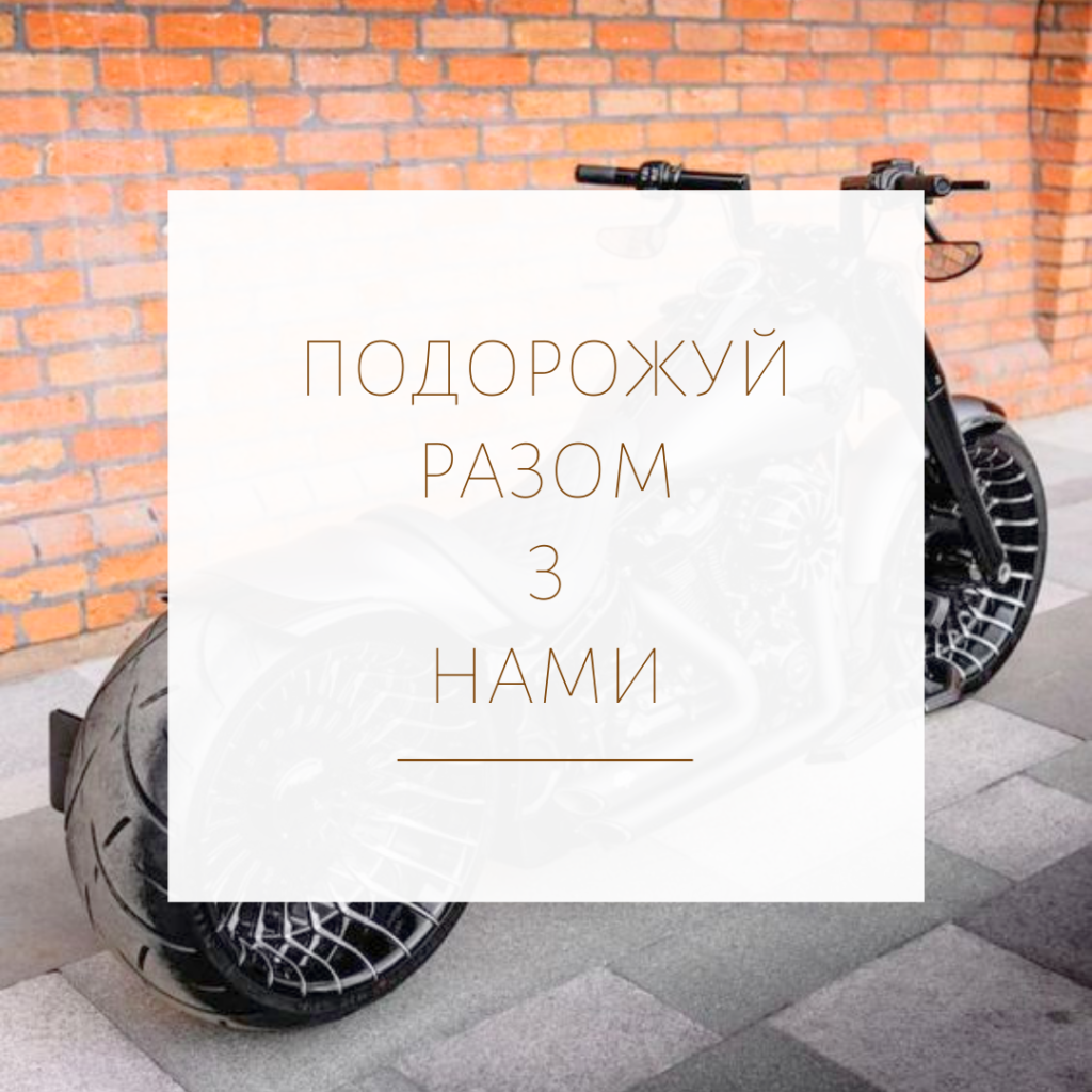 Мотоцикл марки Harley-Davidson на фоні цегляної стіни